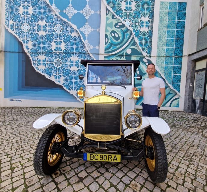 Lisbon: Tuk Tuk 1H30 Tour Old Town Complete with a Old Timer - Key Points