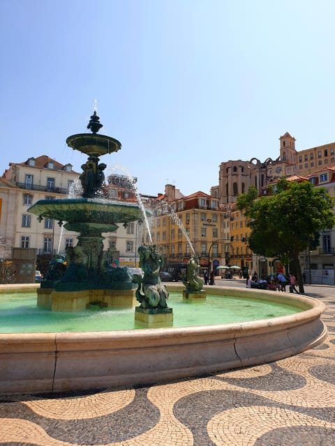 Lisbon: Tuk Tuk 2H Tour Lisbon with a Old Timer - FAQ