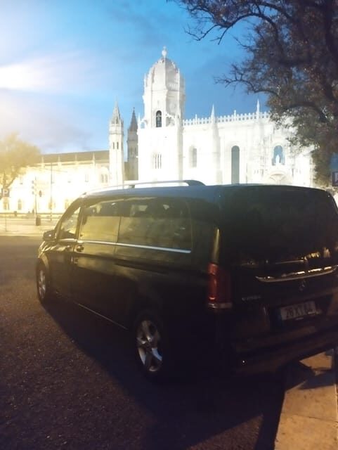 Lisbon: Tuk Tuk tour, Cascais tour, and Dinner all in one - Key Points