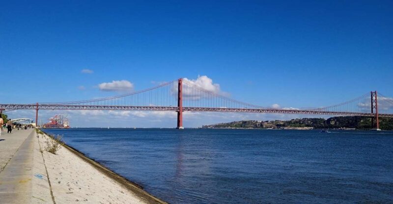 Lisbon Tuktuk Highlights Tour with Food and Wine Tastings - Key Points