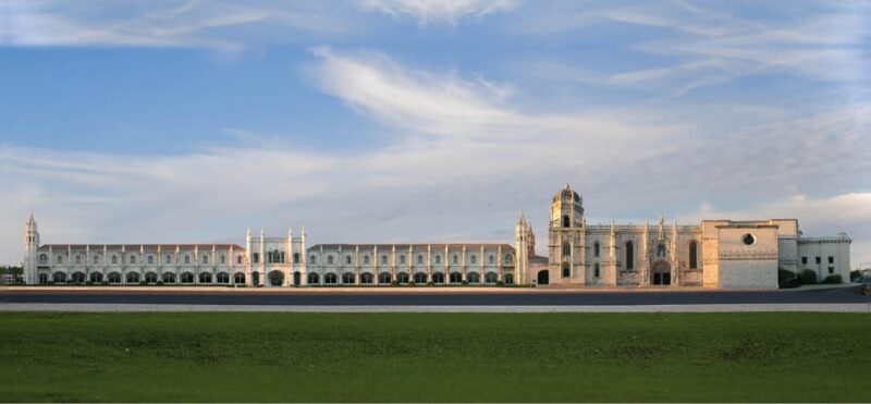 Lisbon: Walking Tour and Belem Discovery Era - Scenic Drive and Lunch Break