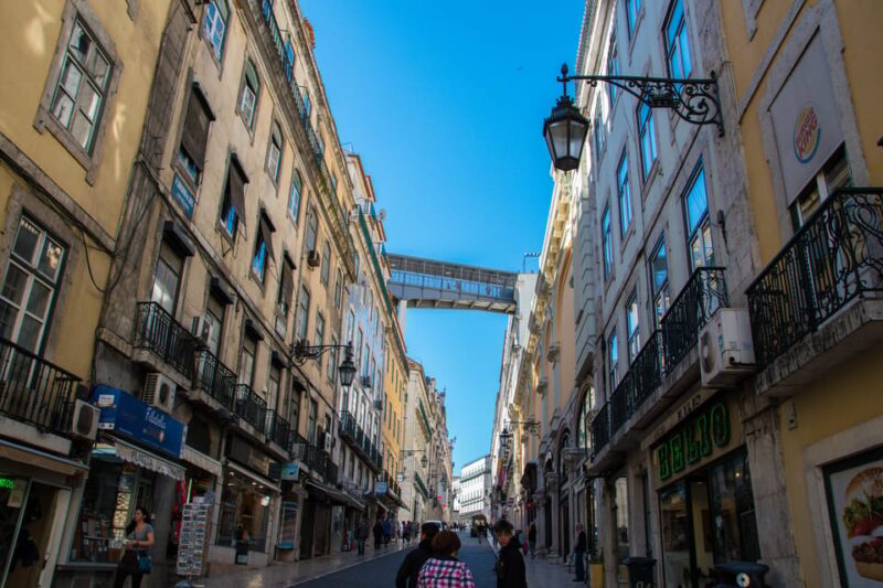 Lisbon's historic old town in a tuk-tuk in German - An In-Depth Look at the Lisbon Tuk-Tuk Tour