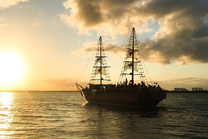 Live a Romantic Night Cruise Dinner at COLUMBUS (open bar included) - Who Will Love This Cruise?