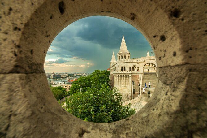 Live virtual walking tour in the Buda Castle quarter - Who Will Benefit Most?