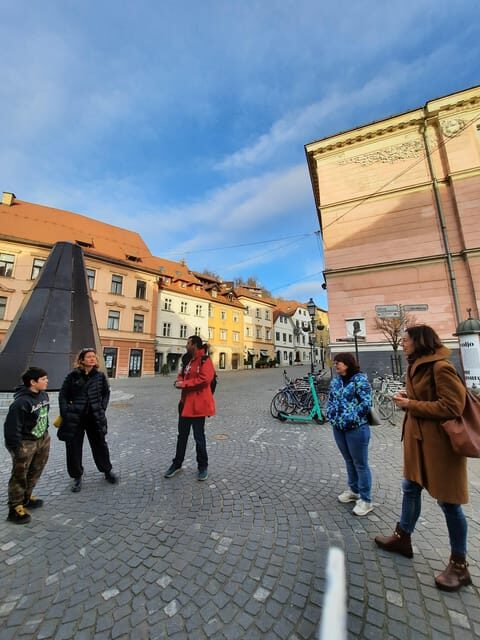 Ljubljana: Wonderful tour fun experience time history - Key Points