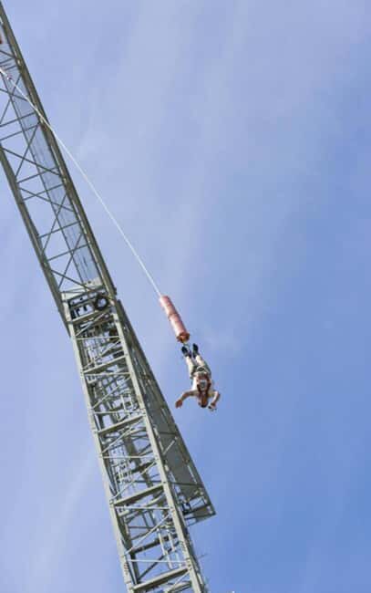 Lloret de Mar: Sling Shot Jump Experience - Equipment and Safety Measures