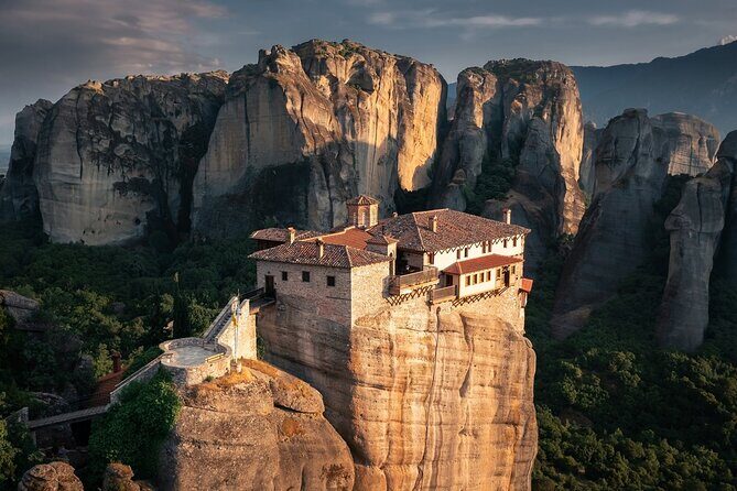 Local Agency - 1 day by Train Thessaloniki to Meteora in English or Spanish - The Itinerary in Detail