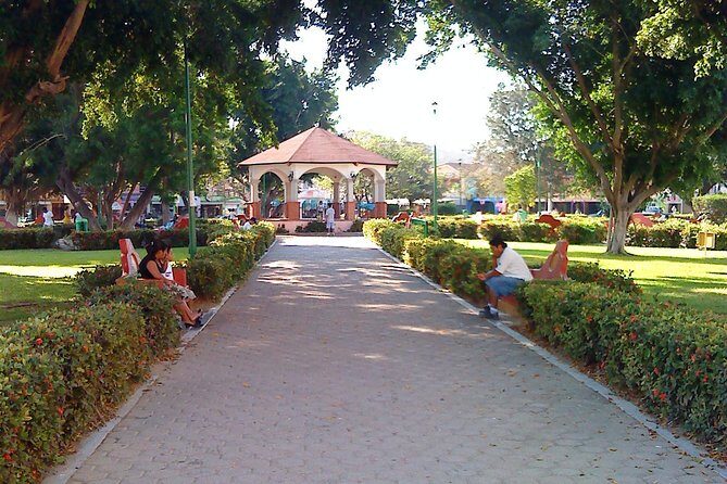 Local Experience Shopping and Sightseeing Tour - Authentic Local Flavor