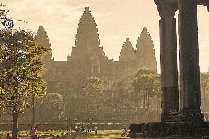 Local French Speaking Guide Angkor Wat Small-Group Tour - Transportation and Group Size