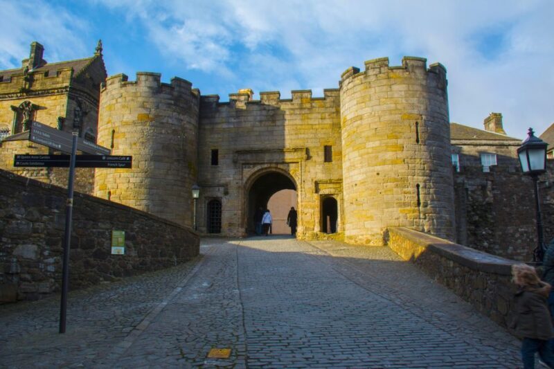 Loch Lomond, Highlands & Stirling Castle Tour from Edinburgh - FAQs