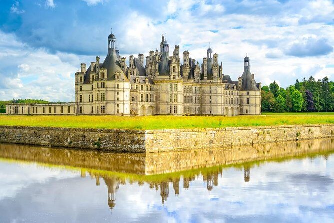 Loire Castles Chenonceau, Chambord & 2 Wineries Private Trip - Exploring the Loire Castles Chenonceau, Chambord & 2 Wineries Private Trip