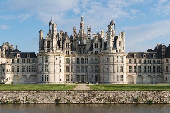 Loire Valley Trip from Paris with Private Local Guide & Private Transportation - The Experience in Detail
