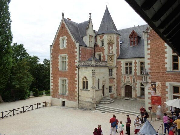 Loire Valley Trip from Paris with Private Local Guide & Private Transportation - The Experience You Can Expect