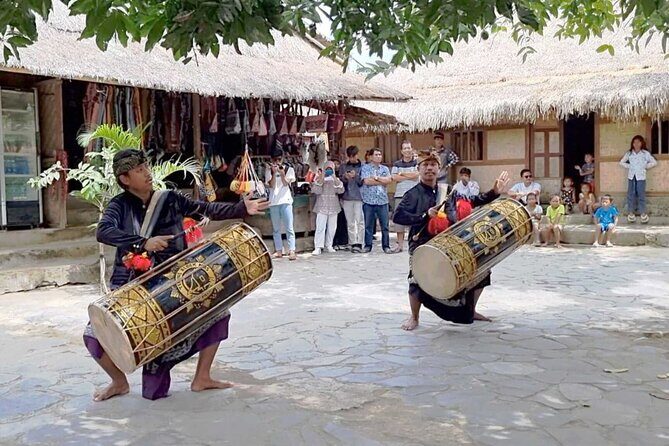Lombok : Sasak Traditional Stick Fight and Gendang Beleq Dance - A Closer Look at the Itinerary