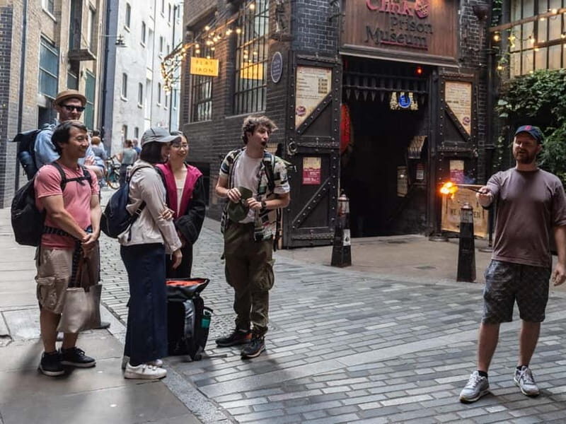 London: 18+ Harry Potter Tour with Cocktail Stop! - FAQs