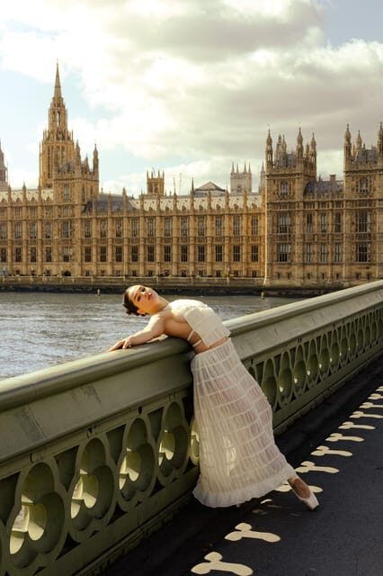 London: 1980s-Inspired Photoshoot at Iconic Landmarks - A Closer Look at What the Tour Offers
