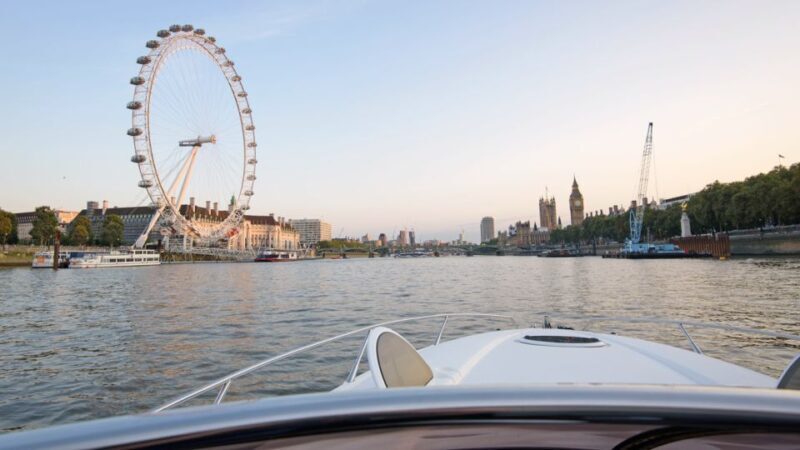London: 2 hour private luxury Thames boat cruise / hire - An In-Depth Look at the Private Thames Cruise