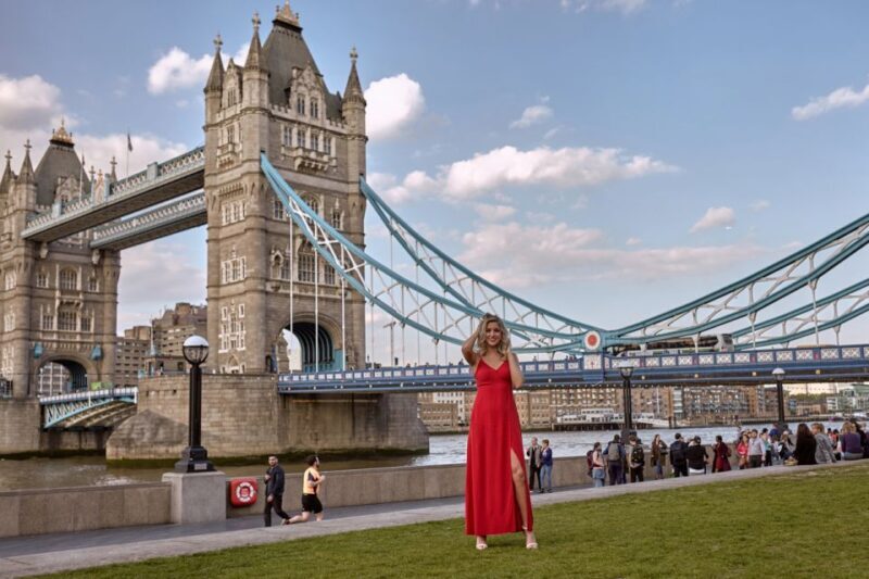 London: 60 min PRIVATE Professional Travel Photo Shoot - Exploring the Details of the Experience