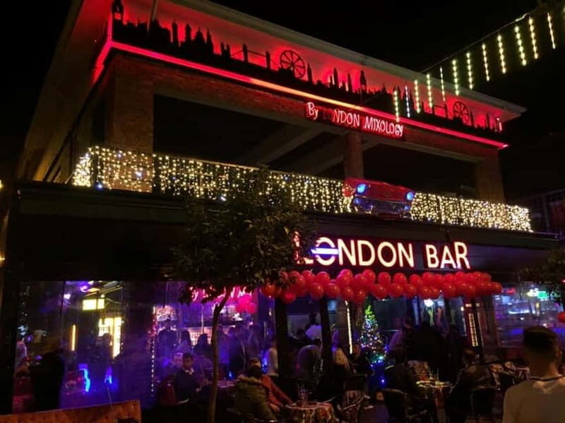London Bar Meetup: Entry, Safe Original Drink & Transfer - Who Would Love This Tour?