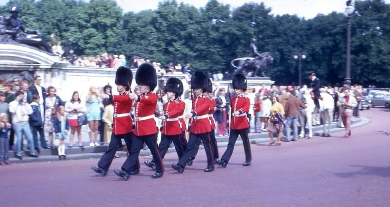 London: Buckingham Palace and Changing of the Guards Tour - Key Points