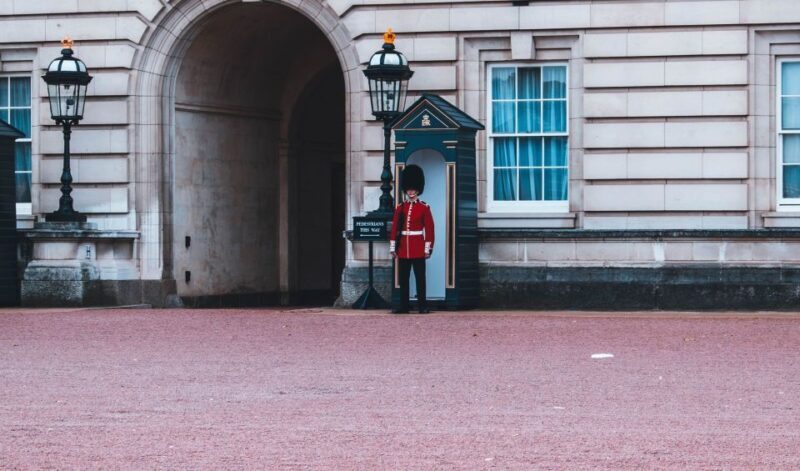London: Buckingham Palace & Changing of the Guard Experience - An In-Depth Look at the Experience