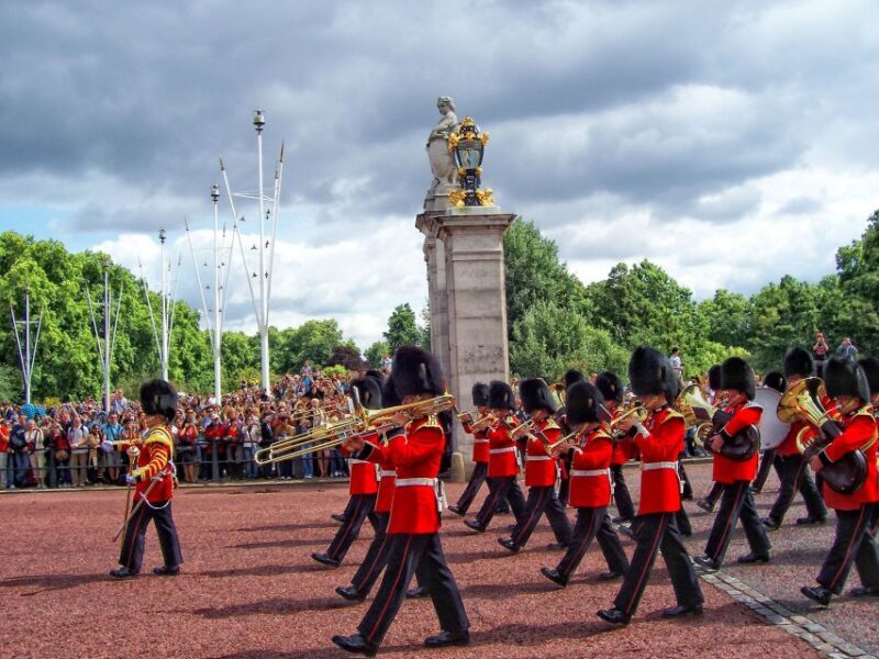 London: Buckingham Palace Changing of the Guard Guided Tour - What to Expect from the Tour
