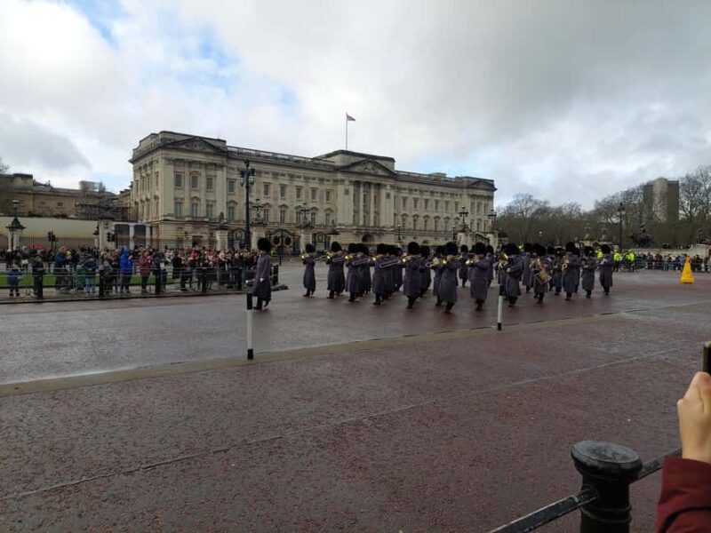 London Buckingham Palace: Changing of the Guard Walking Tour - What to Expect During the Tour