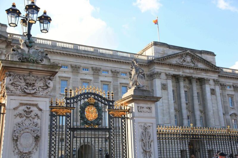 London: Buckingham Palace Entry Ticket & Royal Walking Tour - Key Points