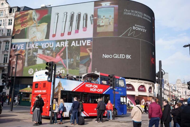 London: Buckingham Palace State Rooms with Bus and Boat Tour - FAQ