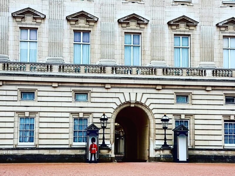 London: Buckingham Palace, Westminster Abbey & Big Ben Tour - Starting Point and First Impressions