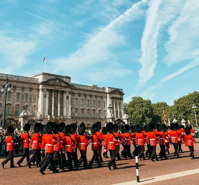 London: Changing of the Guard Experience Private Tour Guide - In The Sum Up