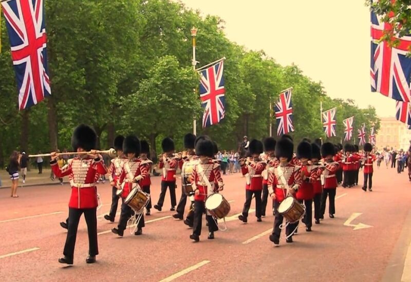 London: Changing of the Guard Guided Tour Experience - Key Points