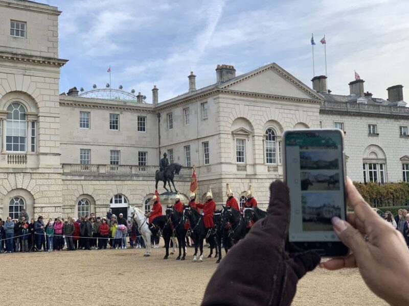 London: Changing of the Guard Private Group or Family Tour - The Changing of the Guard Ceremony
