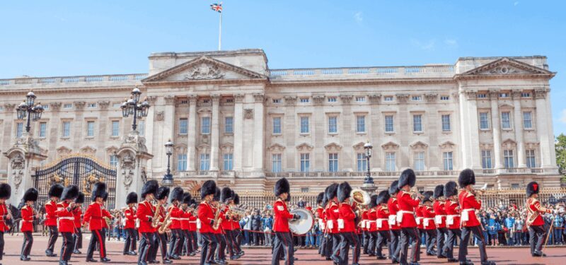 London: Changing of the Guard with a an APP - An In-Depth Look at the Experience
