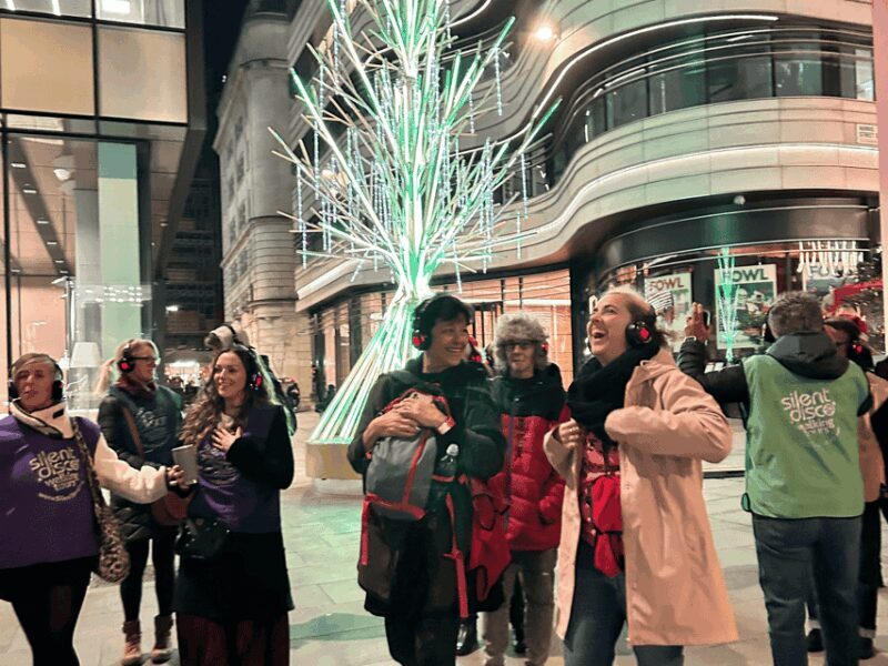 London: Christmas Lights Tour - With Christmas Music - Key Points