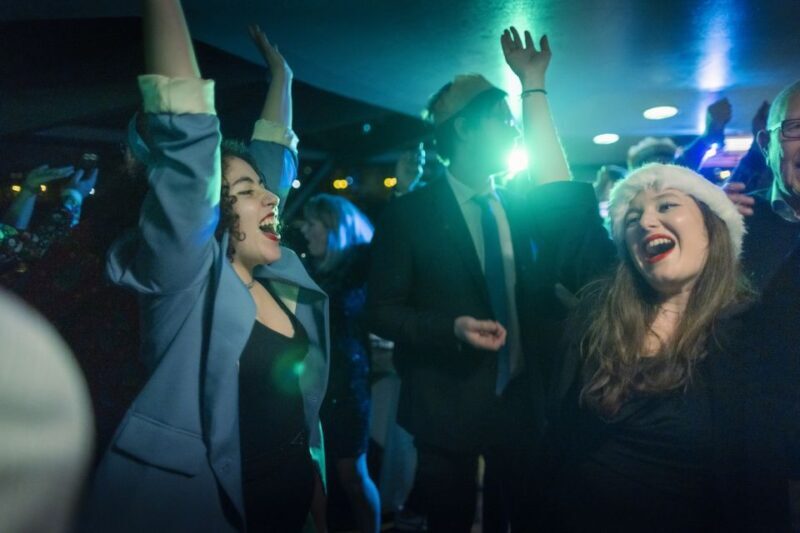 London: Christmas Party Dinner Cruise - What to Expect on the Christmas Dinner Cruise