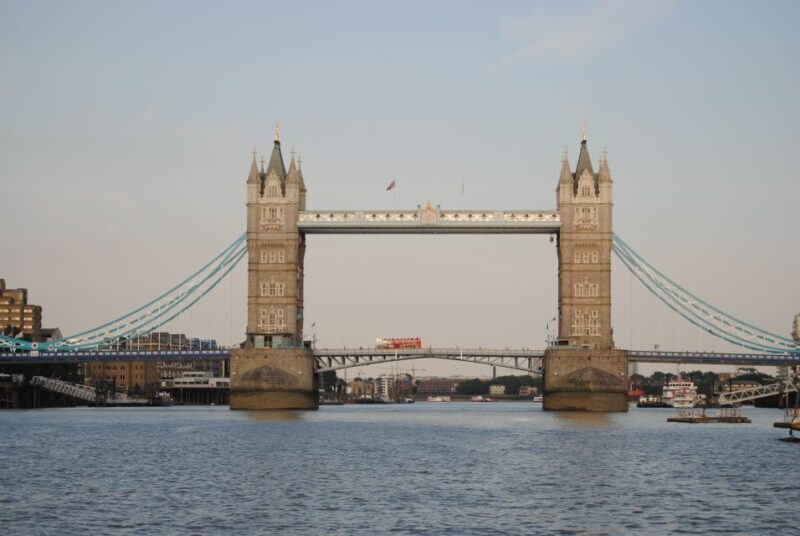 London: Famous Landmarks of the City by Car - FAQ