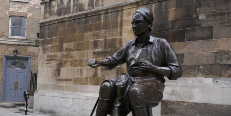 London: Fashion History of the Square Mile Walking Tour - Key Points