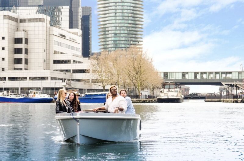 London: GoBoat Rental in Canary Wharf with London Docklands - Exploring the Experience: What You Can Expect