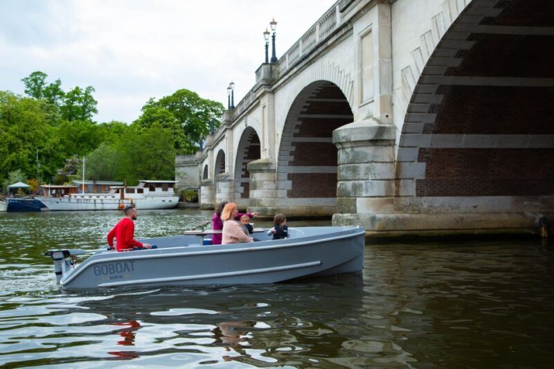 London: GoBoat Rental in Kingston upon Thames - An In-depth Look at the GoBoat Experience in Kingston