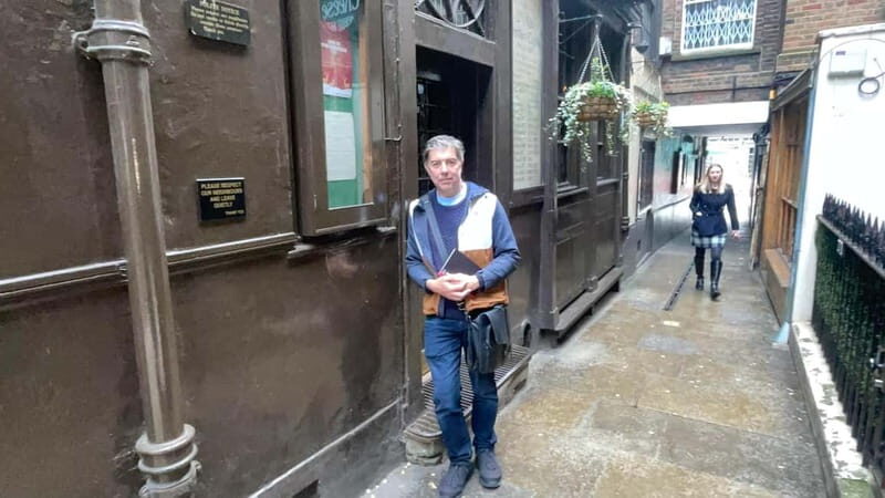 London: Historic Pub Walking Tour for Small Groups - Key Points