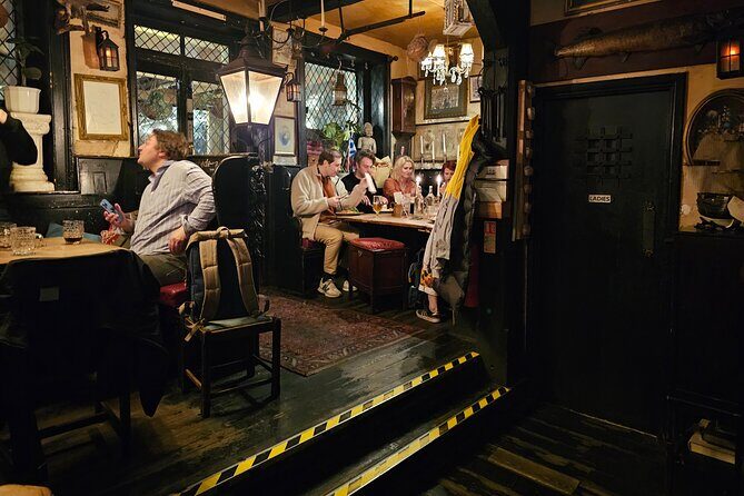 London Historical Pub Tour with Pilgrims and Pirates - Key Points