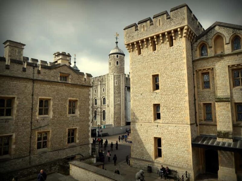 London: History on the banks of the Thames Walking Tour - The Architectural and Cultural Juxtaposition