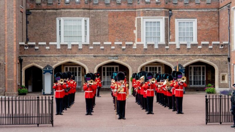 London: Hop-On Hop-Off Pass with Thames River Cruise 24 Hrs - The Park and Palace Tour