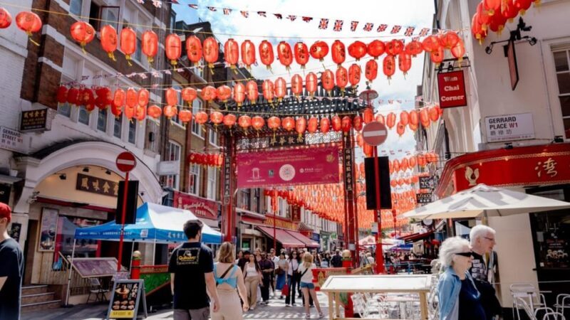 London: Hop-On Hop-Off Pass with Thames River Cruise 24 Hrs - The Jack the Ripper Walking Tour