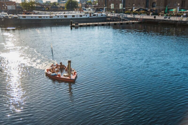 London: Hot Tub Boat Guided Historical Docklands Cruise - What is the Hot Tub Boat Guided Historical Docklands Cruise?