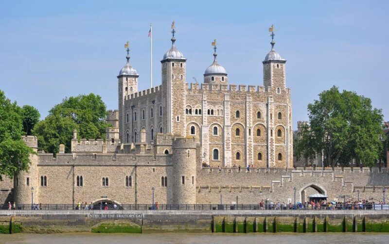 London: Private Taxi 50+ Sights Tour & Tower of London - The Experience: A Deep Dive into the Tour