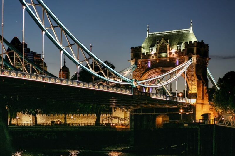 London: River Thames Dinner Cruise - FAQ