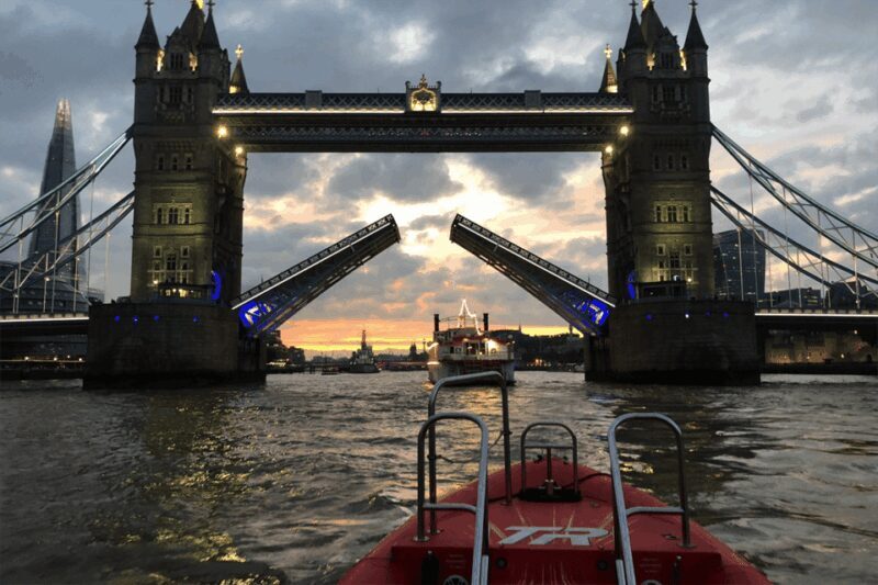 London: River Thames Sunset Speedboat Experience with Drink - What to Expect During the Tour