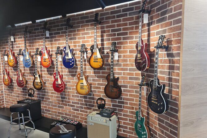 London Rock N Roll Beatles Private Black Cab Tour - Stop 6: The Gibson Garage London